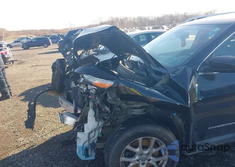 2015 Jeep Cherokee Latitude из США, поврежденный, VIN 1C4PJMCS1FW593485